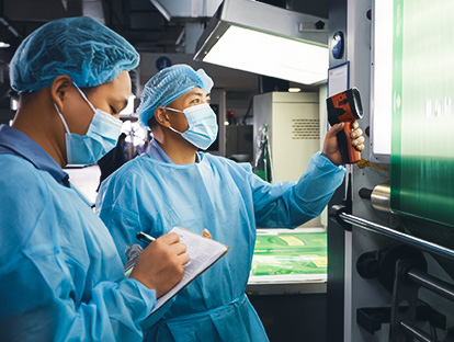 XIFA HIGH-END PACKAGINGMANUFACTURER one site inspecting